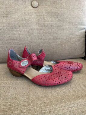 Women's Pink Perforated Mary Jane Heels